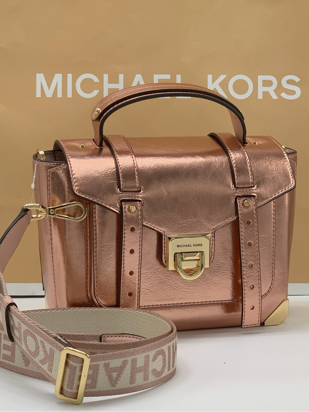 MICHAEL KORS
Manhattan Medium Top
Hand School Patent Satchel Primrose color - Picture 2 of 14